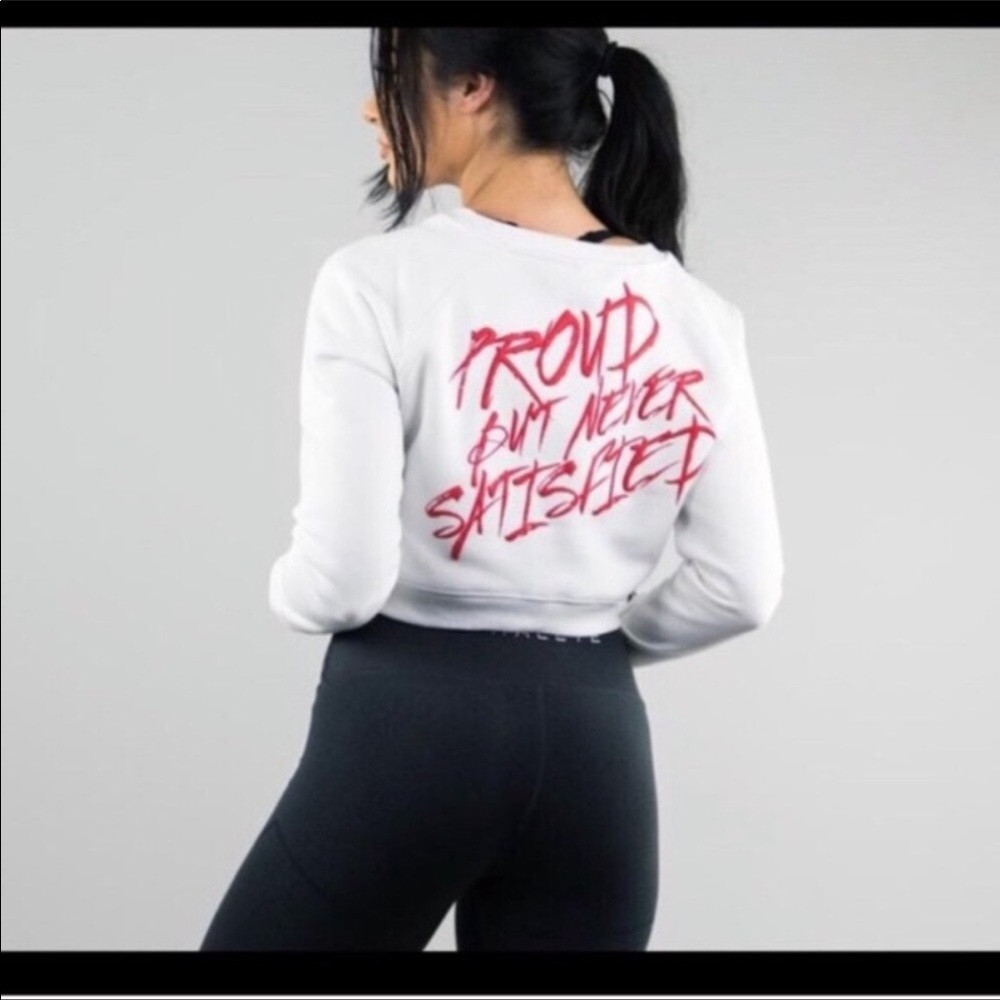 LOOKING FOR THIS SWEATER!